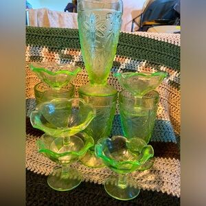 Vintage uranium/depression glassware set